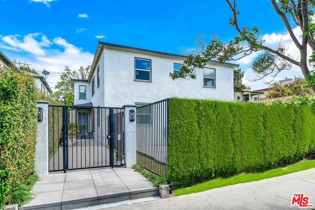 Valley Village, California 91602, United States, 2 Bedrooms Bedrooms, ,1 BathroomBathrooms,Residential,Active,256554 Valley Village, California 91602, United States, 2 Bedrooms Bedrooms, ,1 BathroomBathrooms,Residential,Active,256554