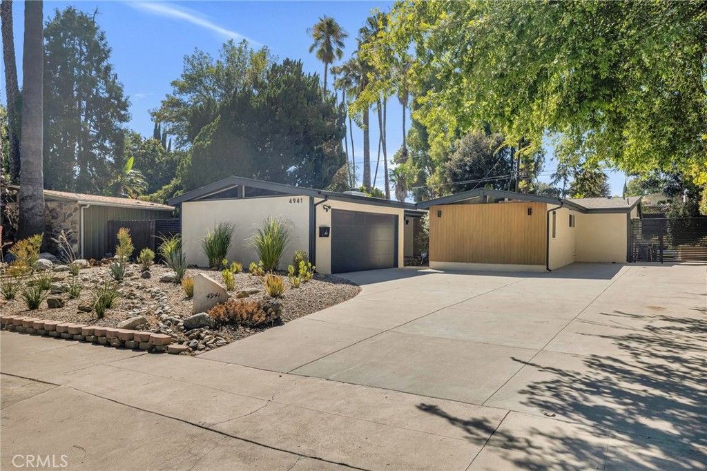 Photo of 4941 Rigoletto Street, Woodland Hills, CA 91364 (MLS # SR25183008)