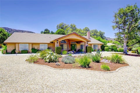 Photo of 13634 Oak Mesa Drive, Yucaipa, CA 92399 (MLS # CV26157175)