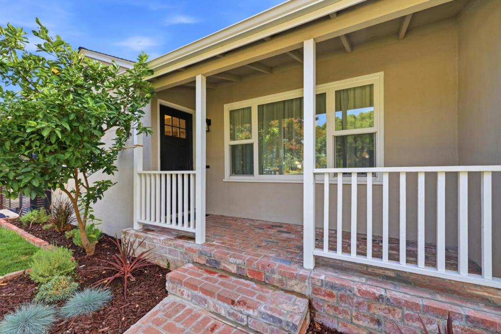 2297 Radio Avenue