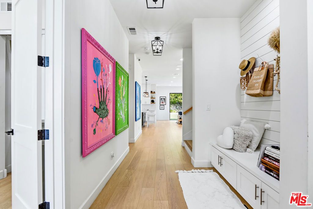 Photo of 8308 Mcconnell Avenue, Los Angeles, CA 90045 (MLS # 26655587)