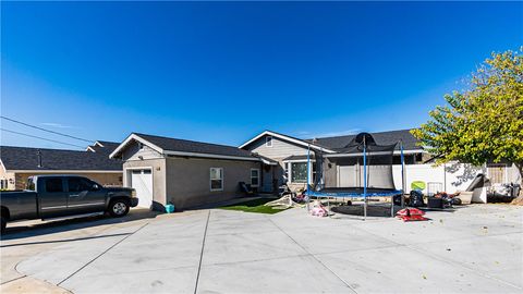 Photo of 33656 Washington Dr, Yucaipa, CA 92399 (MLS # IV25268047)