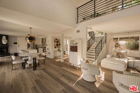 Photo of 1664 Gladys Drive, Glendale, CA 91206 (MLS # 26996083)