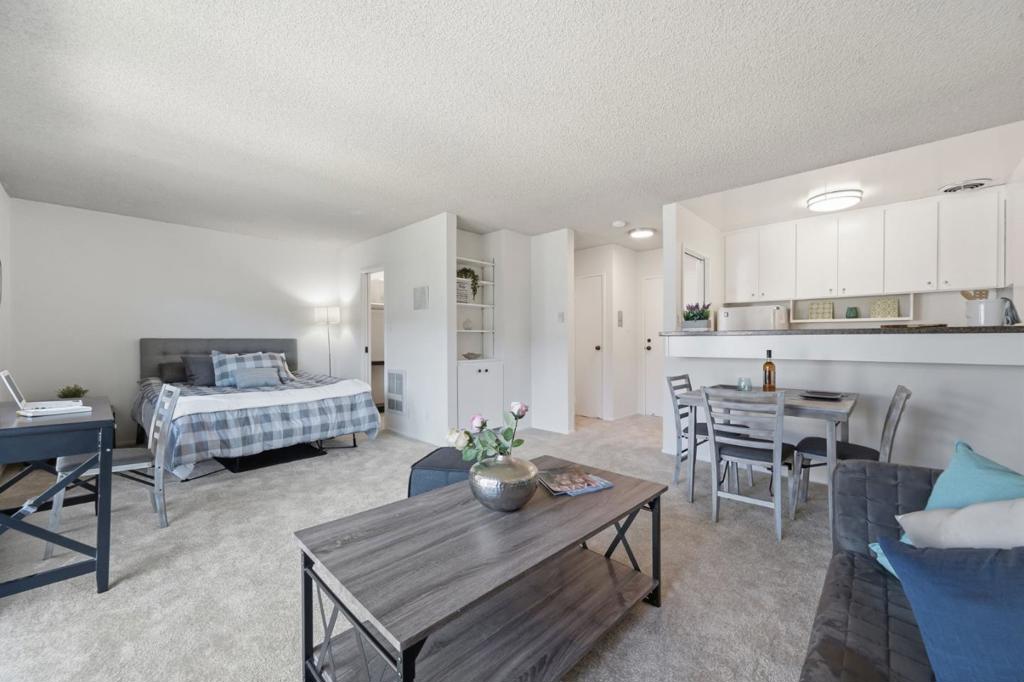 930 Peninsula Avenue 306