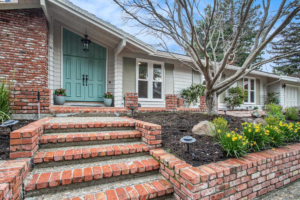 WHITEGATE - Residential