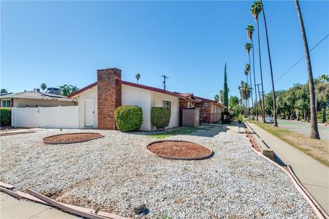 Photo of 975 Brookside Avenue, Redlands, CA 92373 (MLS # AR25163423) Photo of 975 Brookside Avenue, Redlands, CA 92373 (MLS # AR25163423)