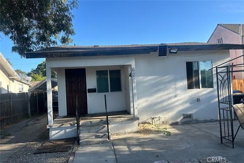 Photo of 822 E 77th St St, Los Angeles, CA 90001 (MLS # DW25245612) Photo of 822 E 77th St St, Los Angeles, CA 90001 (MLS # DW25245612)