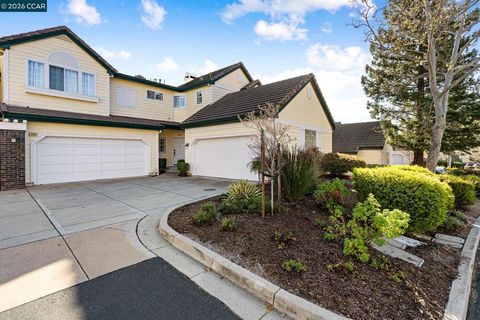 Photo of 1383 Shell Ln Ln, Clayton, CA 94517 (MLS # 41127227)