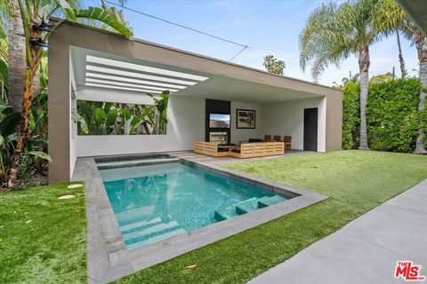 Photo of 853 N Kilkea Drive, Los Angeles, CA 90046 (MLS # 26830809)