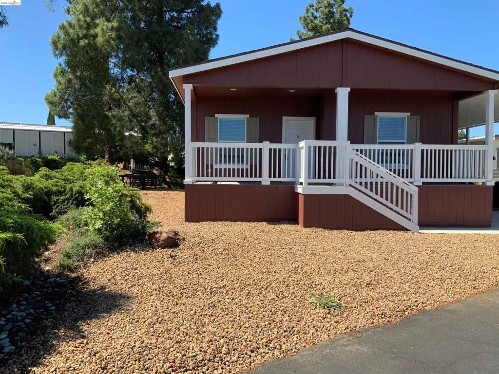 214 Maui Dr.