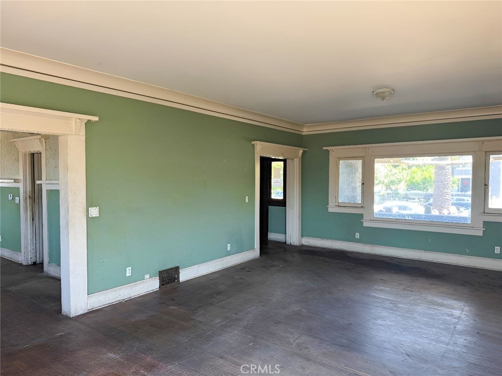 1749 W 49th