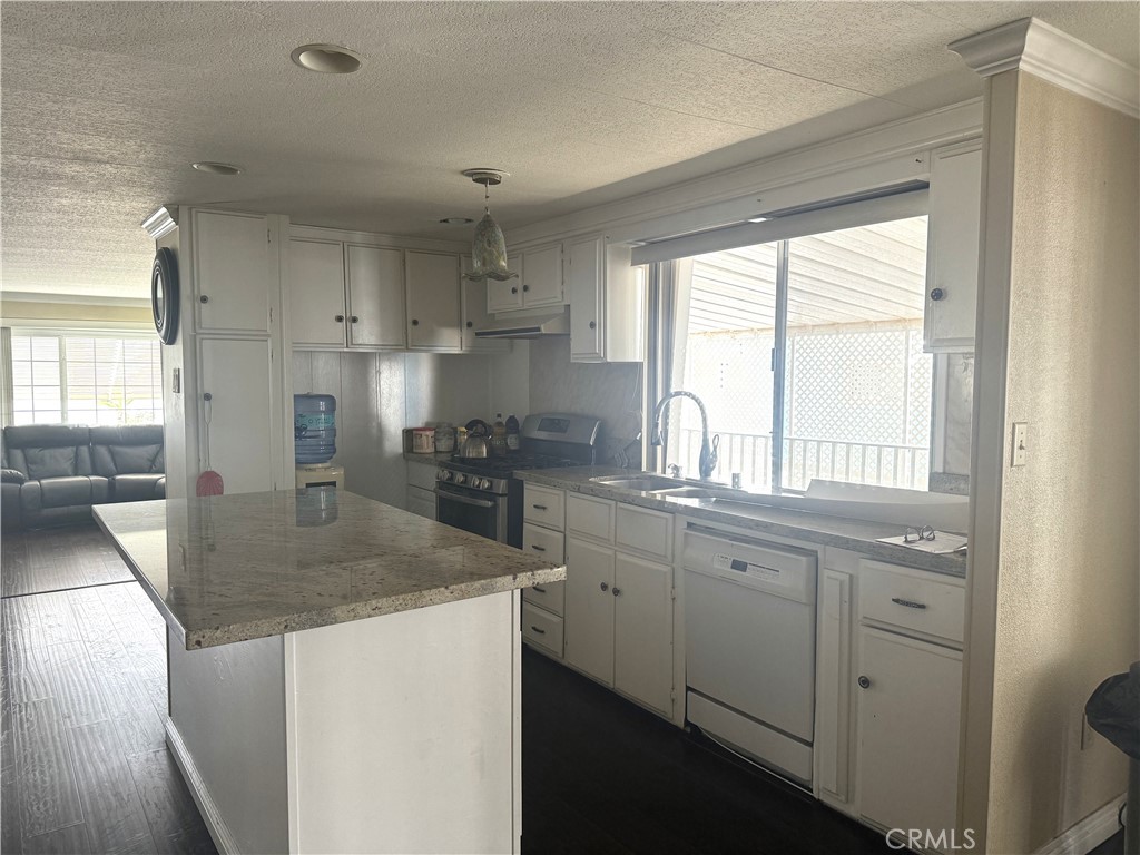 11250 Beach Boulevard 83