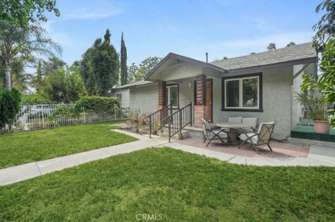 Photo of 7339 Alabama Avenue, Canoga Park, CA 91303 (MLS # SR26215950)