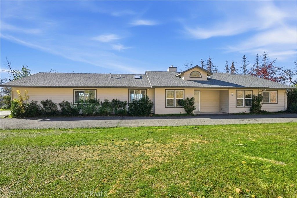 Photo of 5670 Bear Trap Dr, Mariposa, CA 95338 (MLS # MC25278933)