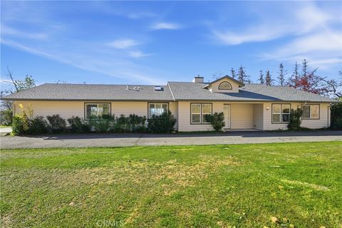 Photo of 5670 Bear Trap Dr, Mariposa, CA 95338 (MLS # MC25278933)