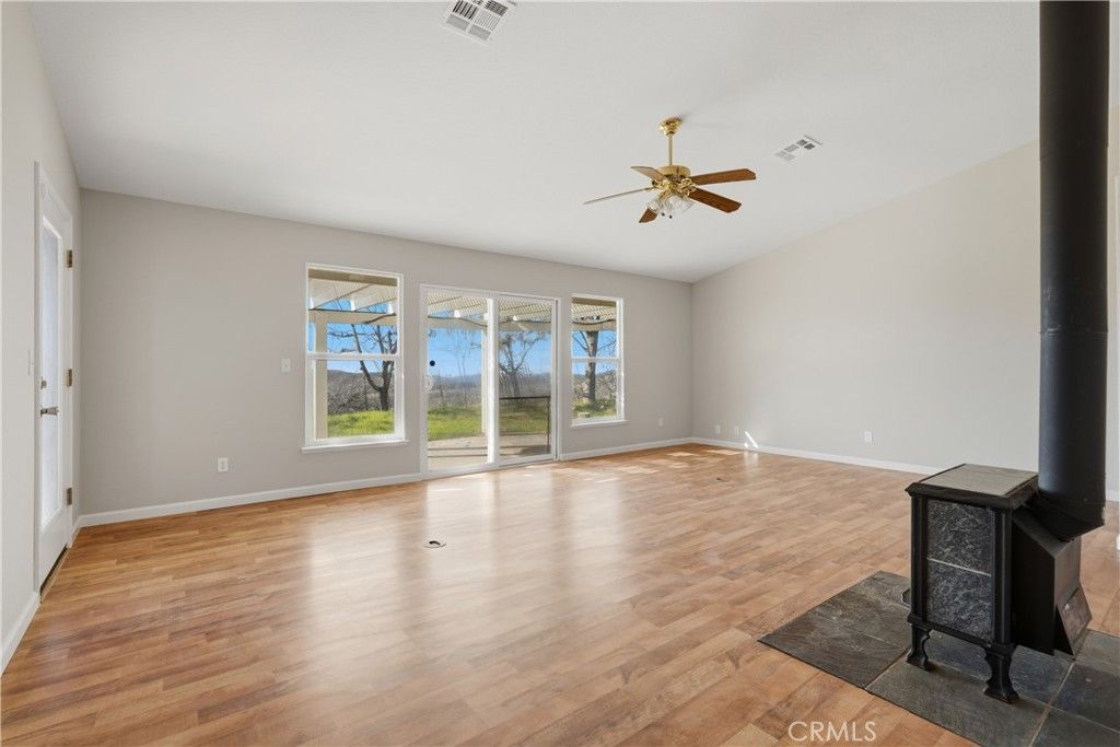 Photo of 5670 Bear Trap Dr, Mariposa, CA 95338 (MLS # MC25278933)