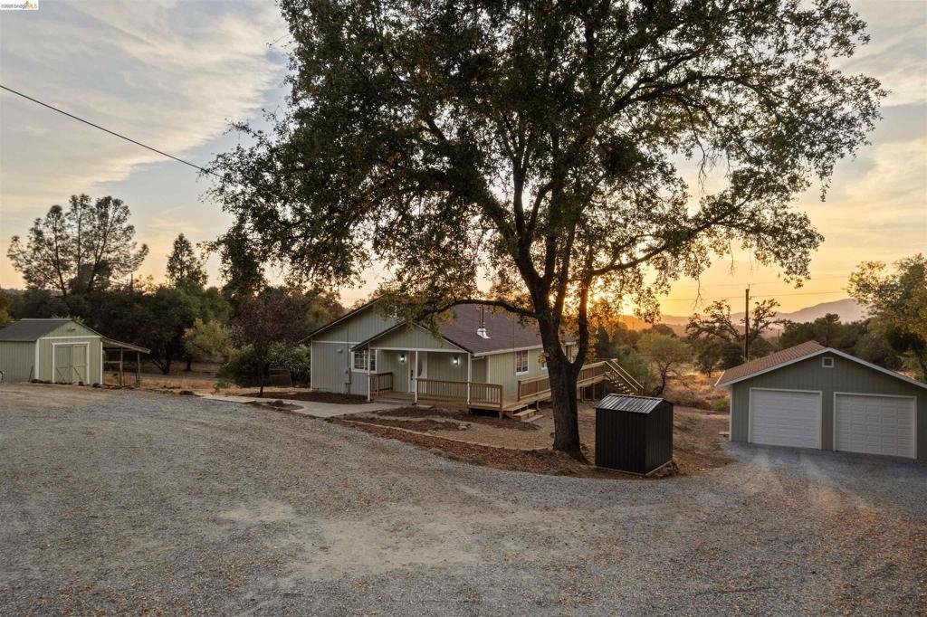 19676 Rawhide Rd
