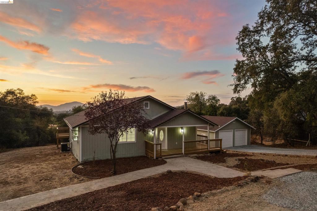 19676 Rawhide Rd