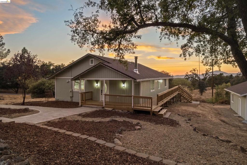 19676 Rawhide Rd