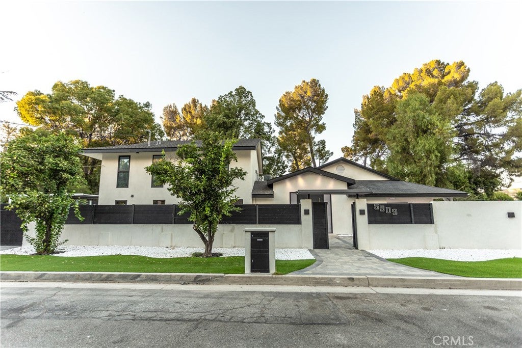 5509 Oakdale