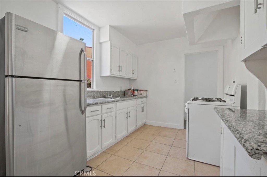 2116 S Palm Grove Ave