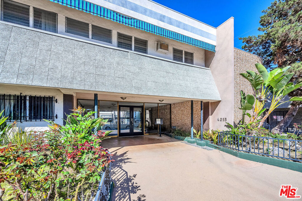 Properties 2 4215 Vineland Avenue