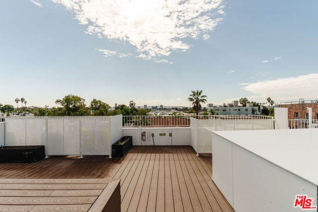1253 N Sweetzer Avenue 6, West Hollywood CA 90069