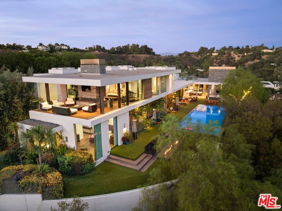 3000 Benedict Canyon Drive