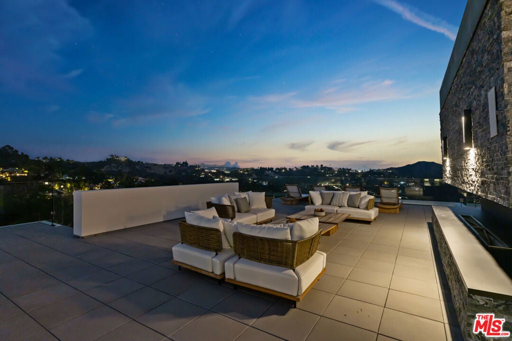 3000 Benedict Canyon Drive