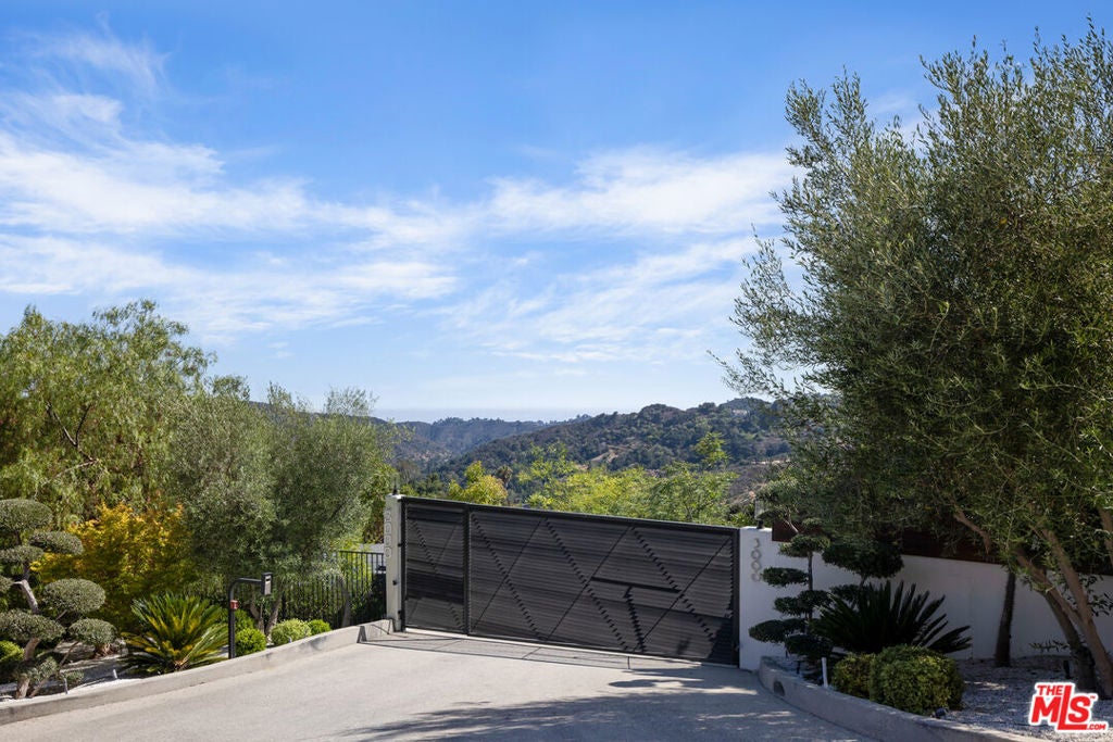 3000 Benedict Canyon Drive, Beverly Hills CA 90210