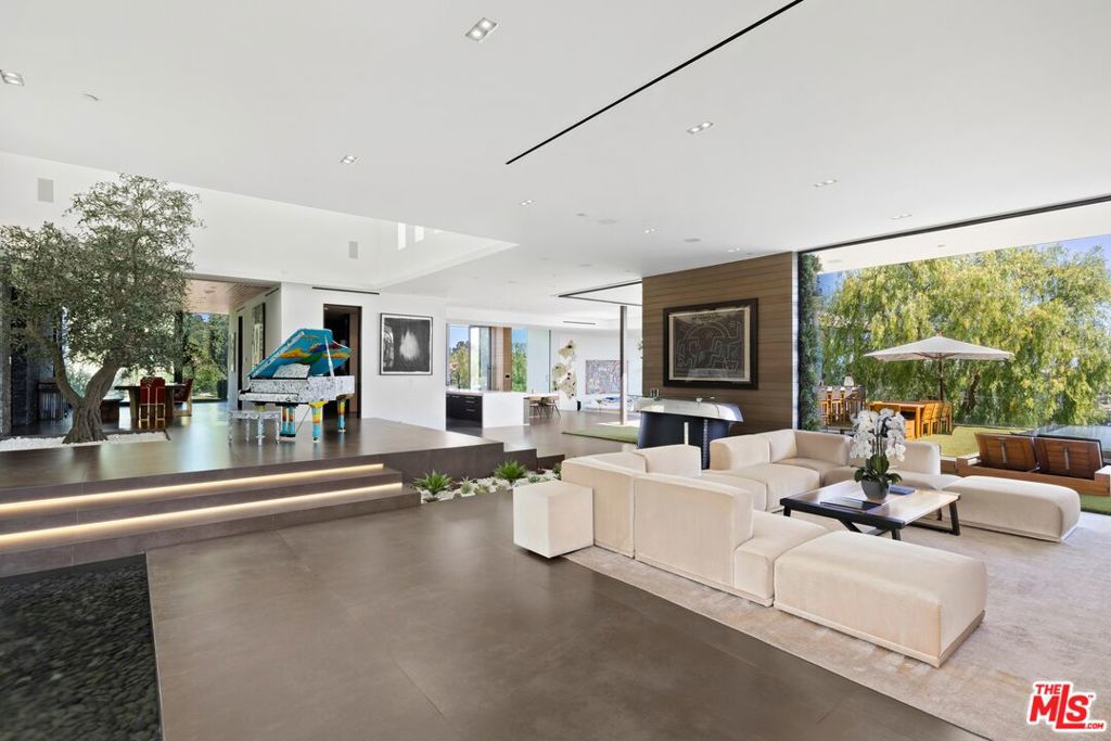 3000 Benedict Canyon Drive