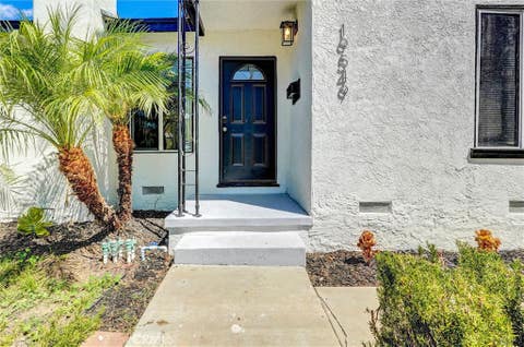 Photo of 19549 Schoolcraft ST, Reseda, CA 91335 (MLS # SR26181903)