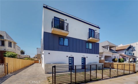 Photo of 1435 S Westmoreland Avenue, Los Angeles, CA 90035 (MLS # BB26228995)