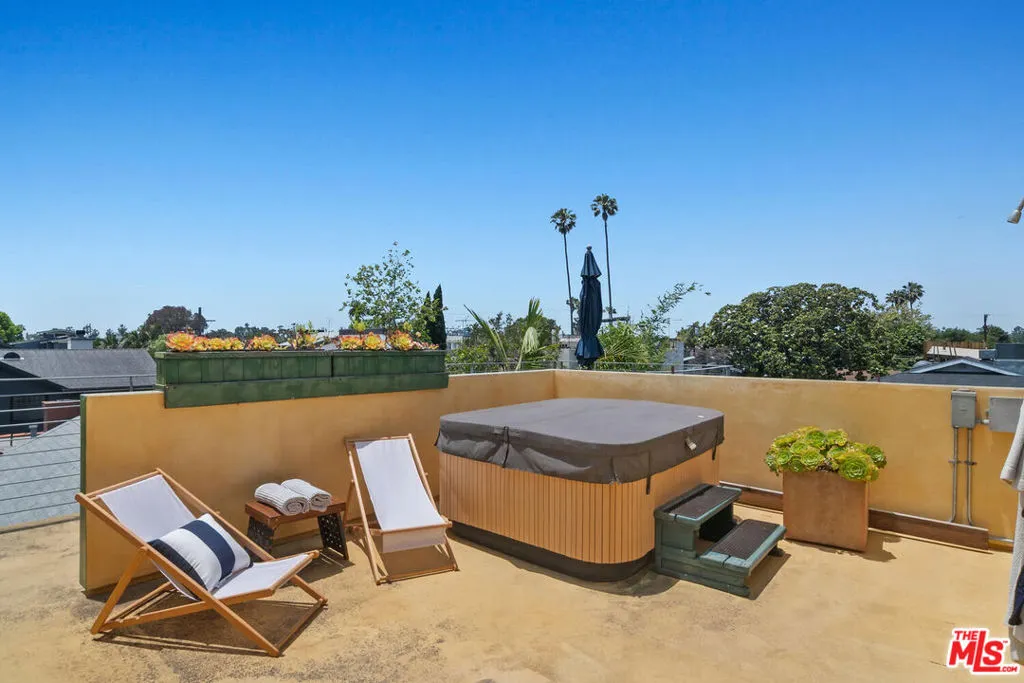 Venice, California 90291, United States, 2 Bedrooms Bedrooms, ,3 BathroomsBathrooms,Residential,Active,152369