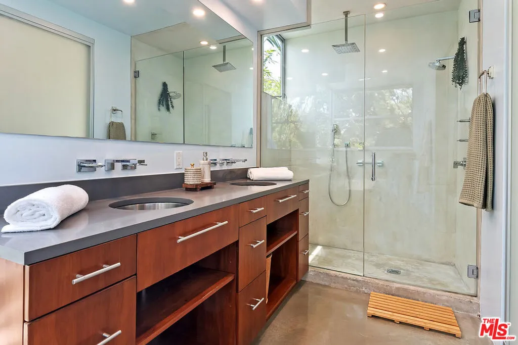 Venice, California 90291, United States, 2 Bedrooms Bedrooms, ,3 BathroomsBathrooms,Residential,Active,152369