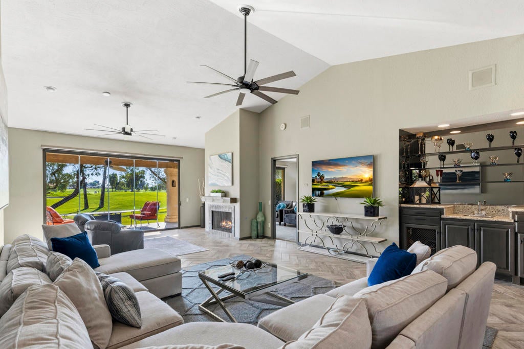 49460 Avenida Club La Quinta