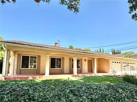 Photo of 2414 Sarandi Grande DR, Hacienda Heights, CA 91745 (MLS # TR26106028)