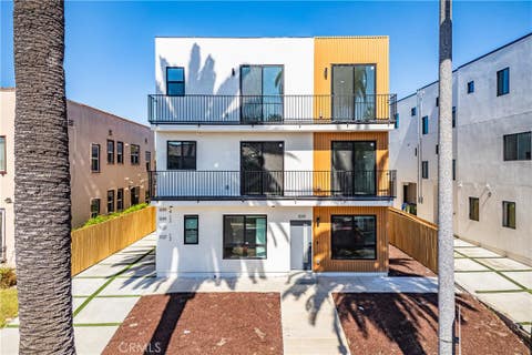 Photo of 1021 S. Citrus Avenue #2, Los Angeles, CA 90019 (MLS # BB26184276)