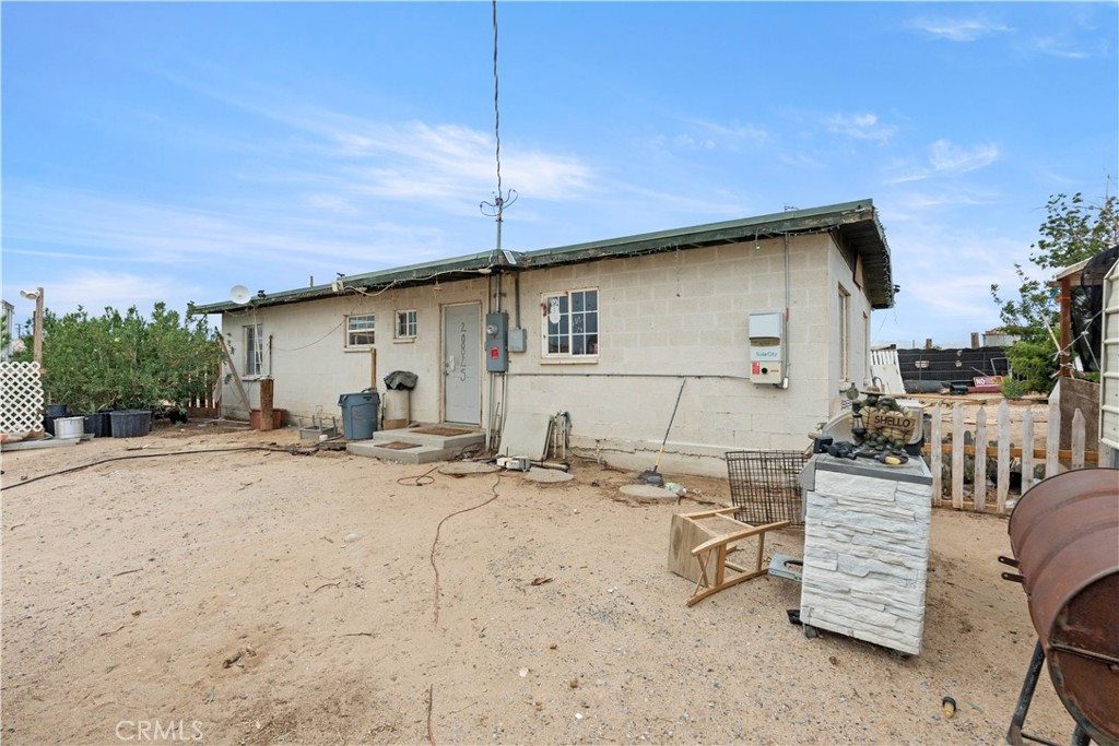 Welcome to this Adelanto opportunity! This 2-bedroom, 1-bath home offers 1,100 sq. ft. of living space on a rare 10-acre lot with endless potential.
Located in a growing community surrounded by single-family homes and industrial development, this property is ideal for expanding, building, or developing creatively. The land provides ample space for additional structures, agricultural use, or investment projects.
Conveniently situated near shopping centers, freeway access, and local amenities, this property combines both space and accessibility.
Highlights:
• 2 Bedrooms / 1 Bathroom
• 1,152 Sq. Ft. of Living Space
• Expansive 10-Acre Lot
• Build, Expand, or Develop Potential
• Surrounded by Residential & Industrial Growth
• Easy Freeway & Shopping Access
• Located in a Fast-Growing Community
Don’t miss this rare chance to own a home with 10 acres in Adelanto—perfect for families, investors, or developers.