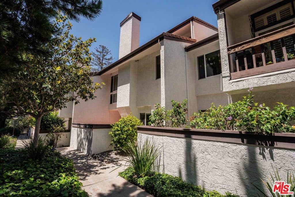 Photo of 17241 Palisades Circle, Pacific Palisades, CA 90272 (MLS # 26867811)