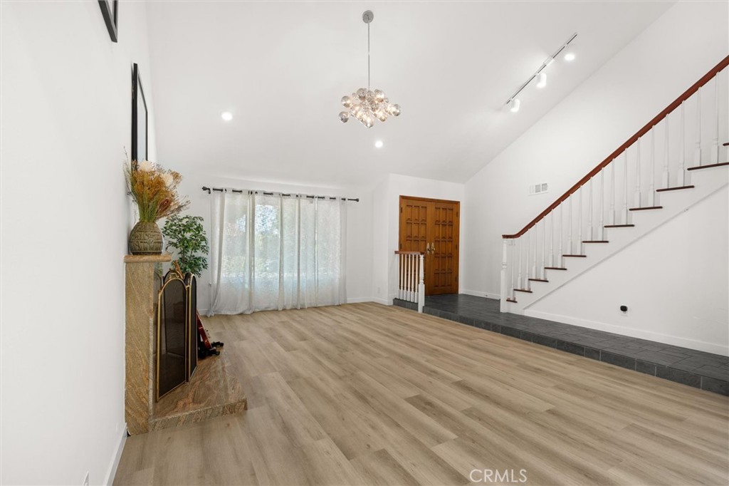 El Camino Glen (CH) - Residential