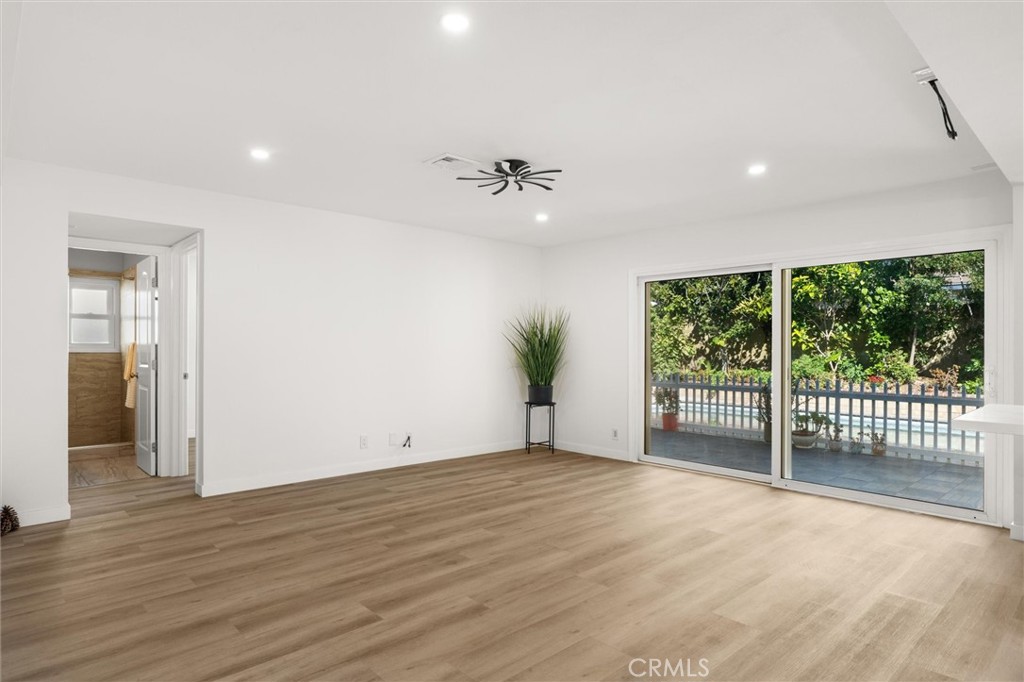 El Camino Glen (CH) - Residential