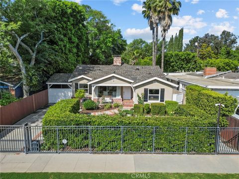 Photo of 5035 Greenbush Ave, Sherman Oaks, CA 91423 (MLS # SR26075988)