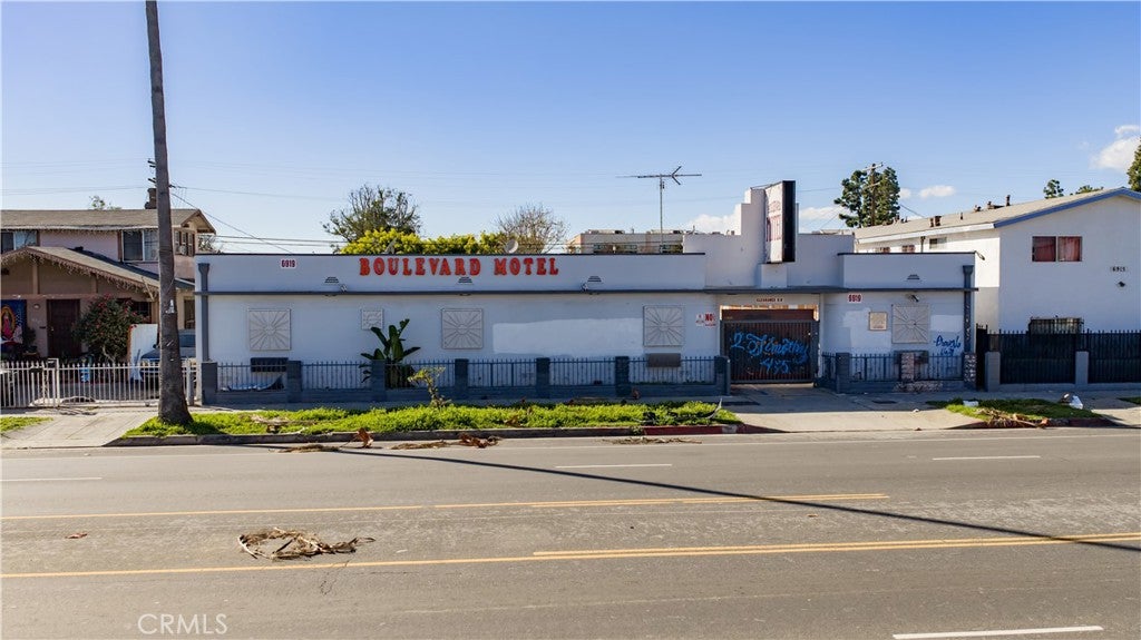 6919 S Figueroa