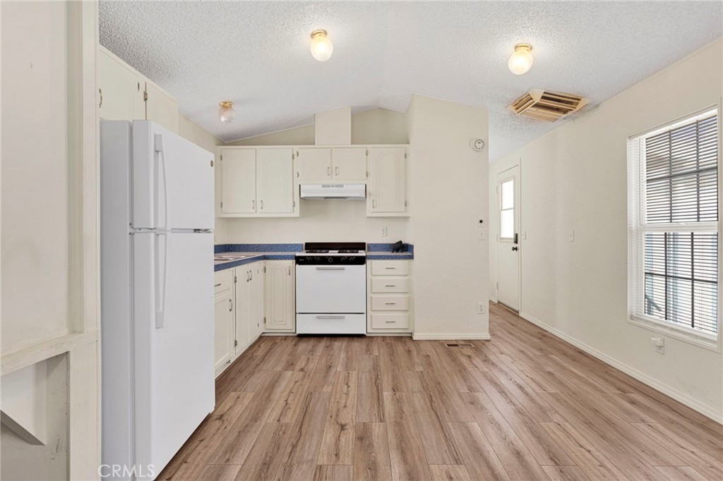 22601 Bear Valley 27