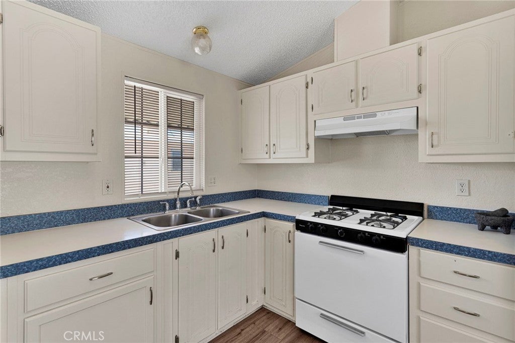 22601 Bear Valley 27