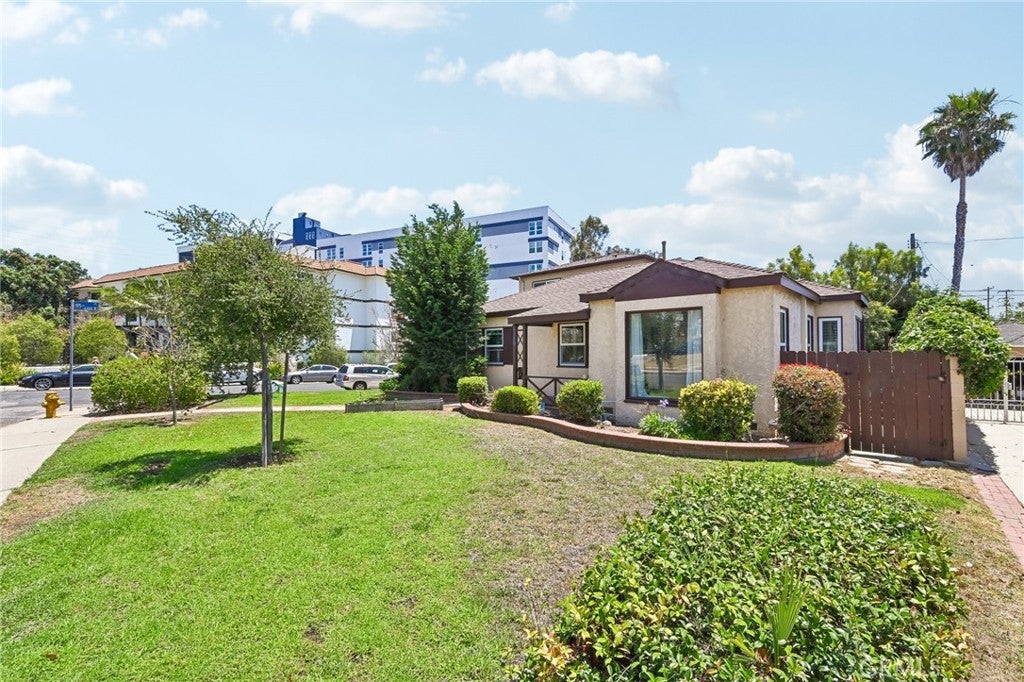 6320 W 85th Street, Los Angeles CA 90045