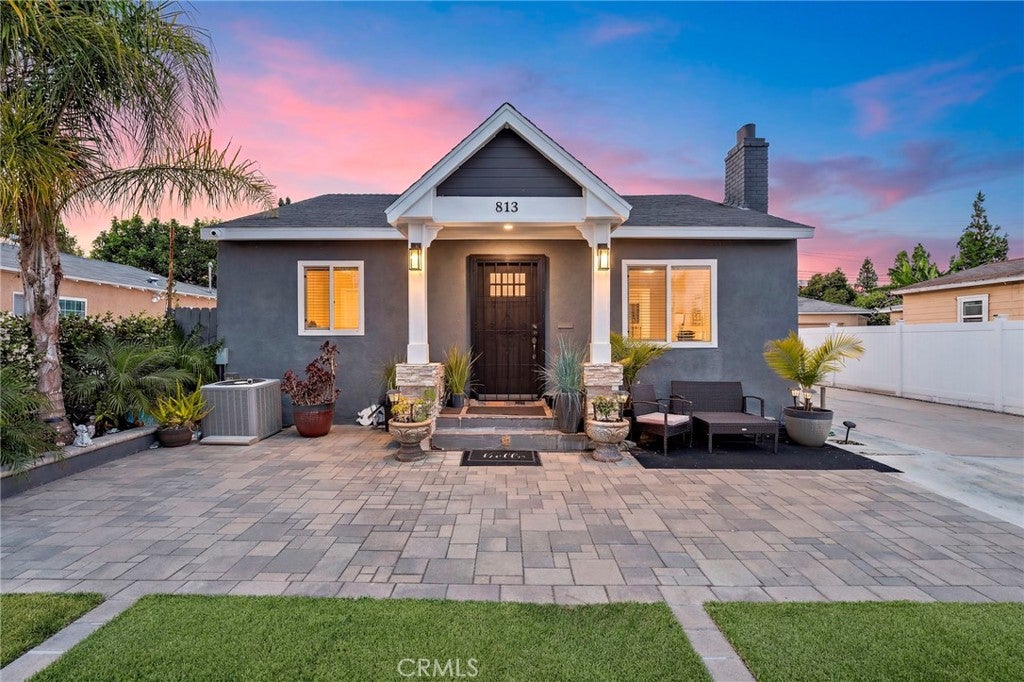 813 E Chestnut AVE, Santa Ana CA 92701