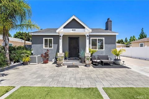 Photo of 813 E Chestnut AVE, Santa Ana, CA 92701 (MLS # OC26114313)