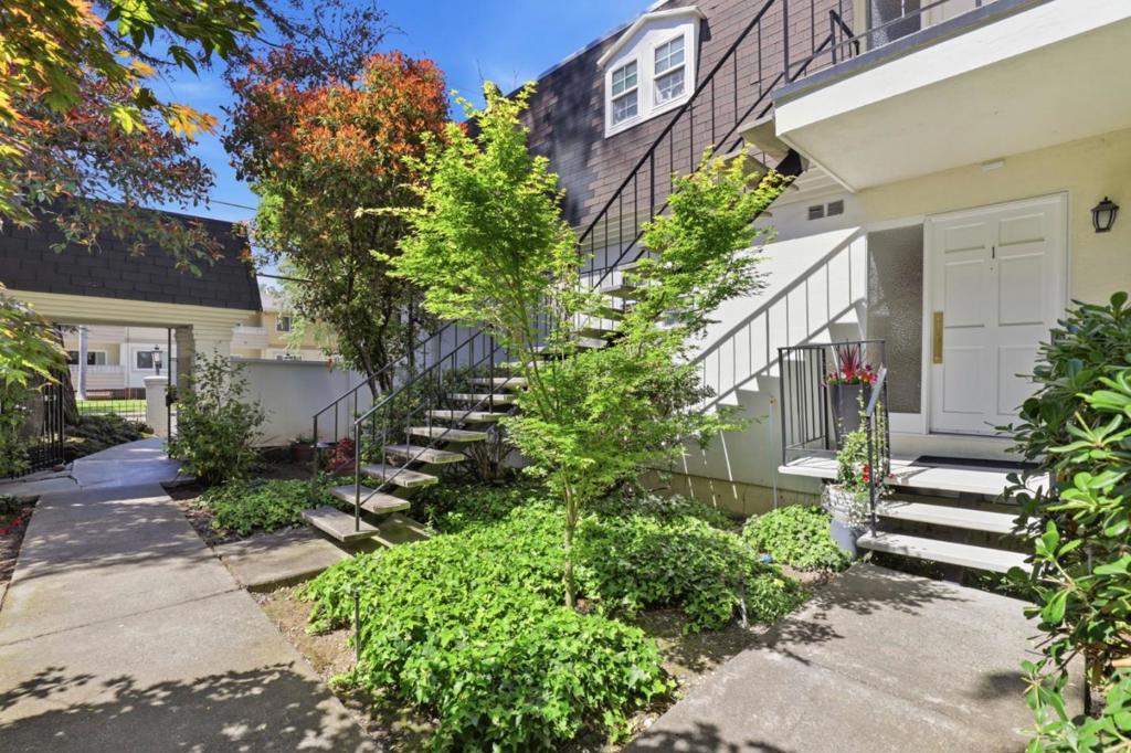 451 Oak Grove Avenue 1